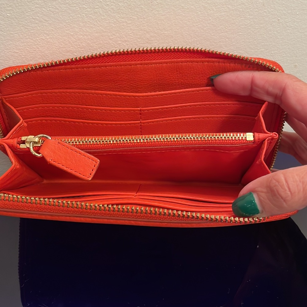 Tory Burch Zip around wallet, orange pebbled leather in excellent condition! - Picture 4 of 7